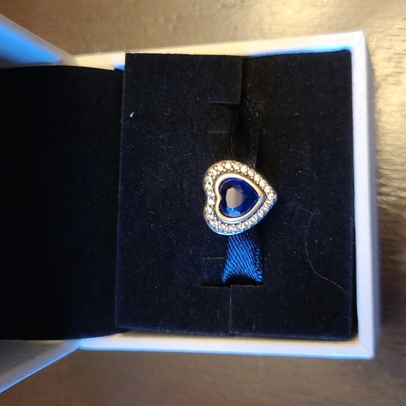 Pandora sparkling blue heart charm - Picture 2 of 2